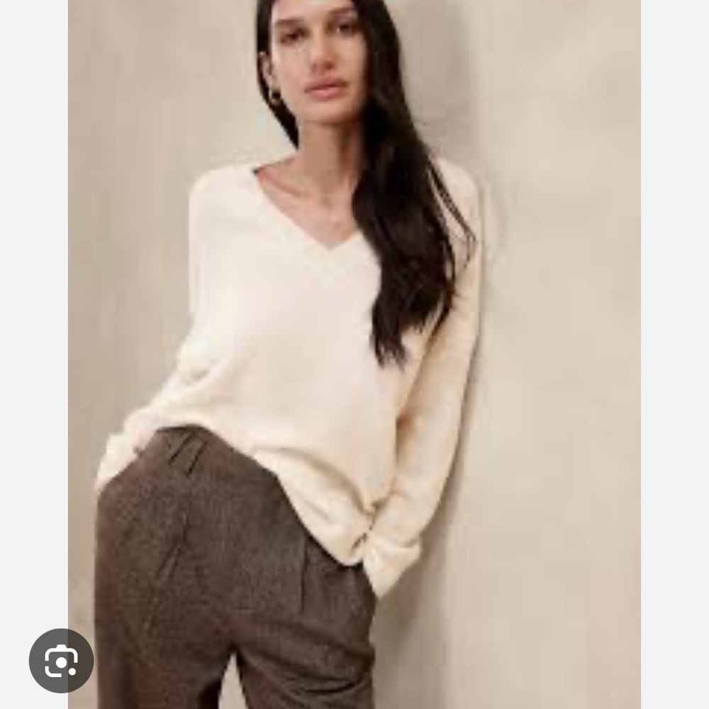 Banana Republic Cream A Touch of Cashmere V-Neck Sweater